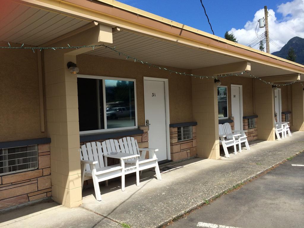 Centre Older Building Motel