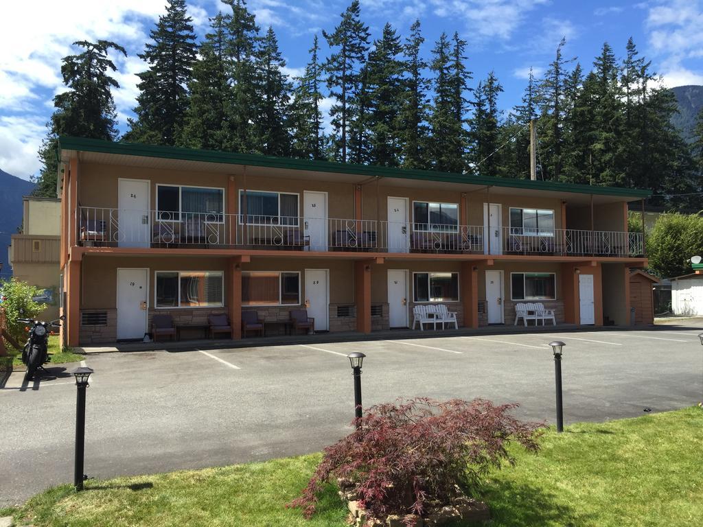 Centre Older Building Motel Hope