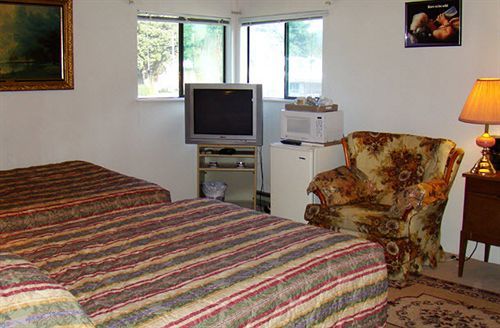 Motel Centre Older Building