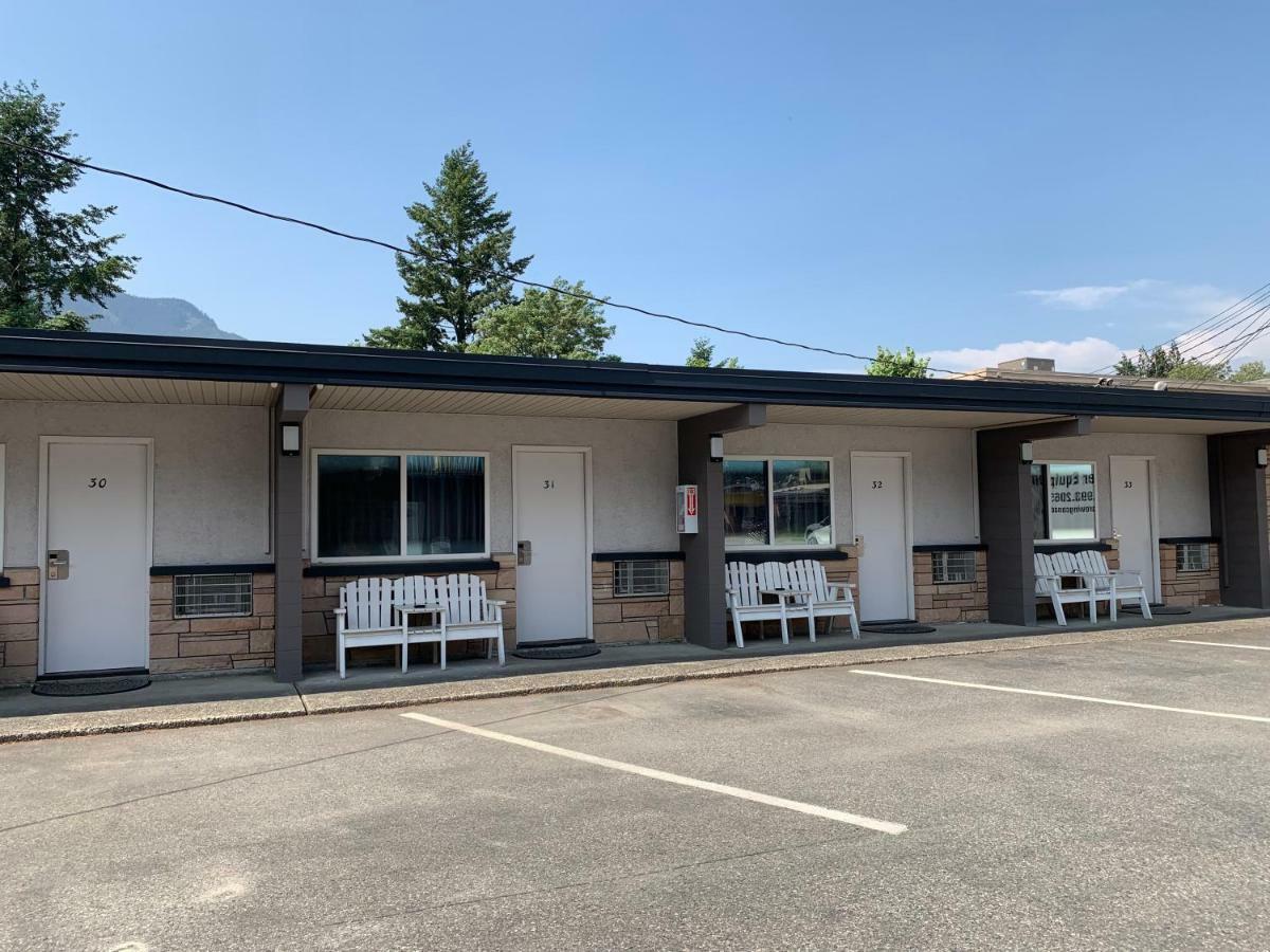 Motel Centre Older Building